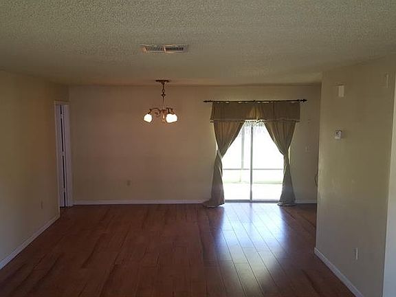 2nd image of 115 W Cedarwood Cir