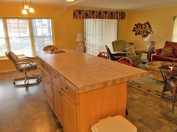 3rd image of 949 Pecan Cir