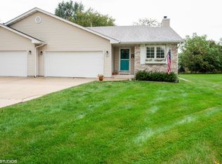 253 Penny Ln, Lake Geneva, WI 53147
