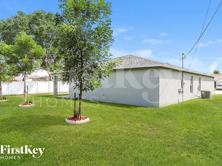 1750 SW Hampshire Ln — Photo 15