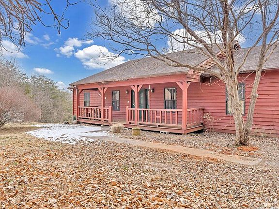 3rd image of 410 Honeysuckle Dr