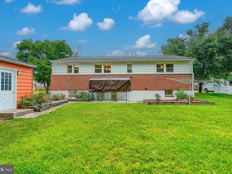 112 Springside Dr — Photo 4