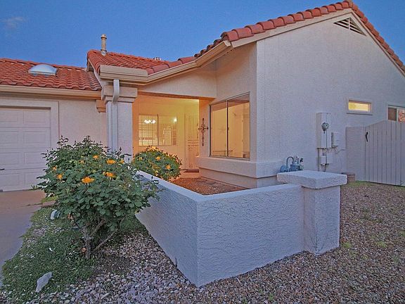 2nd image of 818 E Prickly Poppy Dr