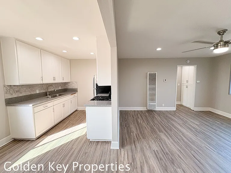 225 S Ditmar St #J — Photo 7