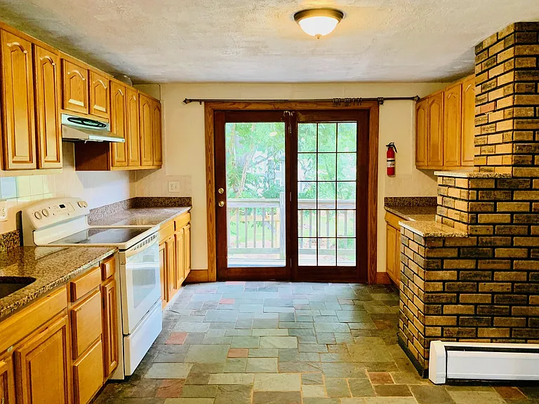 166 Vineland Ave — Photo 3