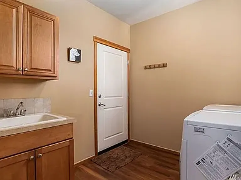 1119 N Waugh Rd — Photo 17