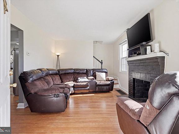 2nd image of 1112 Fairview Rd