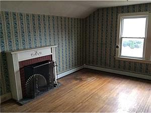 5th image of 23 Clark St