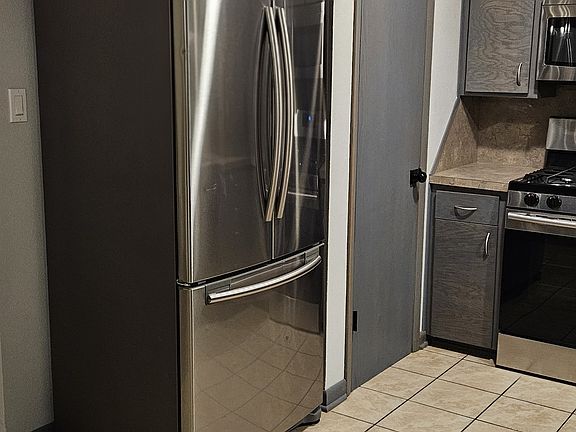 5th image of 821 SE 41st St