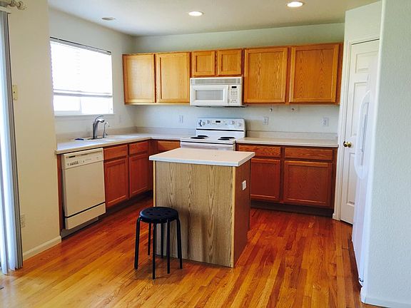 3rd image of 395 Blackfoot St