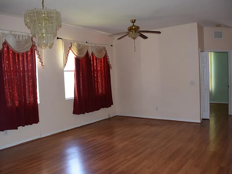 7909 Terrace Ridge Dr — Photo 3