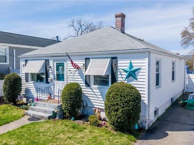 105 Enfield St, Pawtucket, RI, 02861