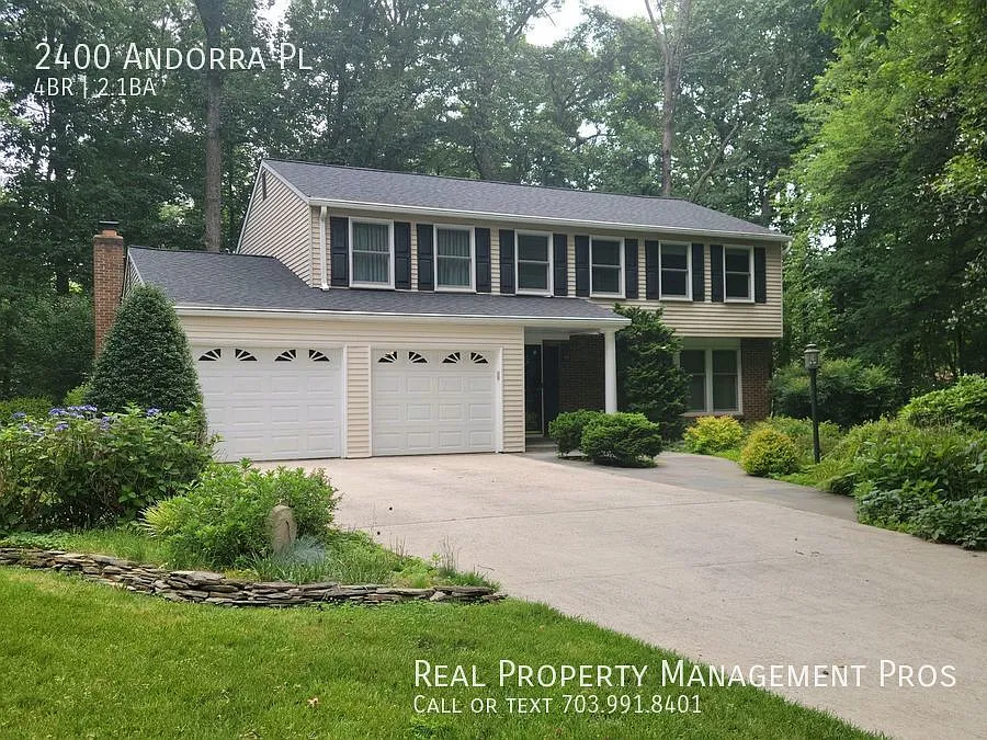 Updated 4 bedroom 2.5 bath home For rent In The heart of Reston! — Photo 2