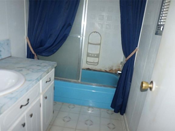 3rd image of 619 Roy Street Ext