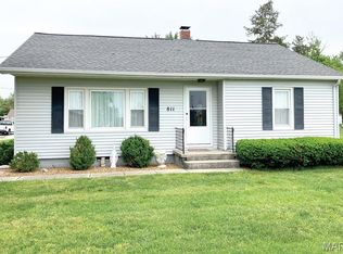 811 E 2nd St, Beckemeyer, IL 62219