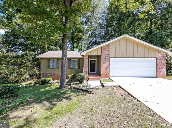5378 Rockmoor Ln, Stone Mountain, GA 30088