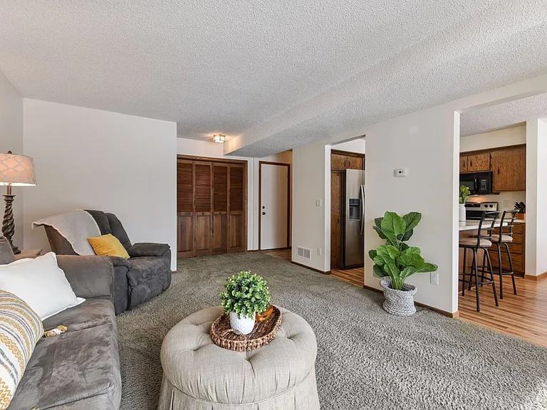 1620 Cope Ave E — Photo 5