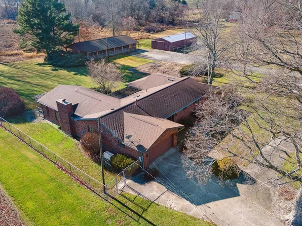 22612 New Rd, South Bend, IN 46614