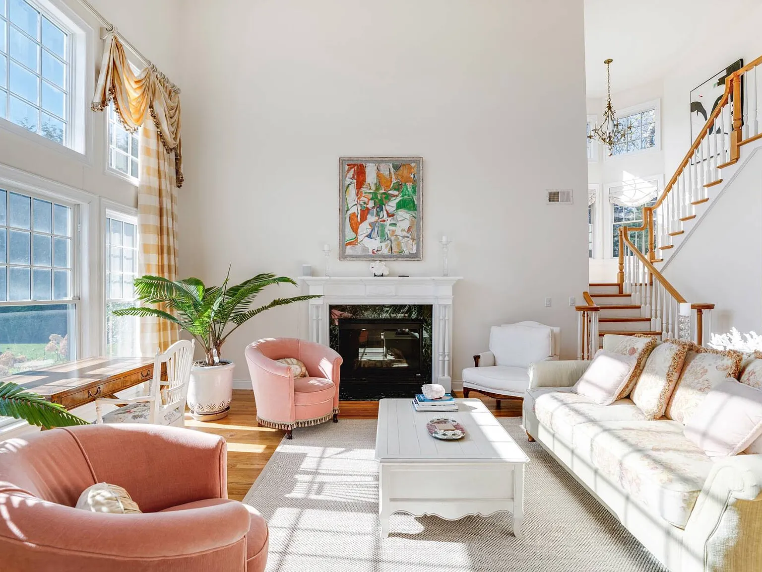 Southampton Retreat with Tennis & Pool — Photo 2