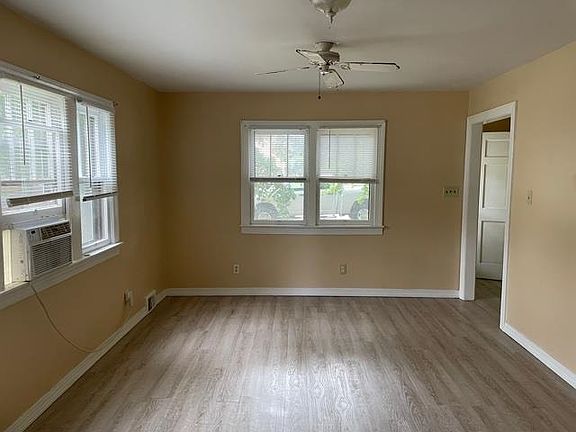 2nd image of 33 Dickerson St S