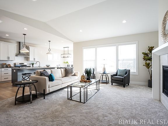 4th image of 506 Sun Vale Ln