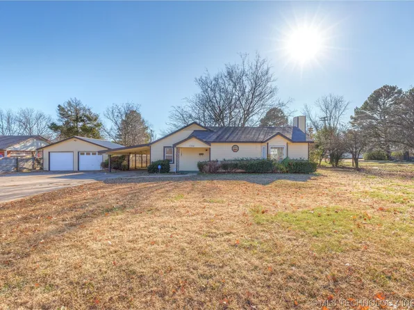 1204 SE 10th St, Wagoner, OK 74467