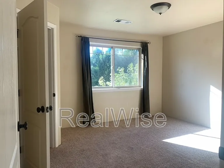 205 Classick Dr — Photo 9