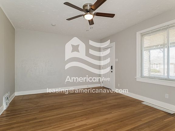 1135972_004_wm_-_living_room_13584220.jpg