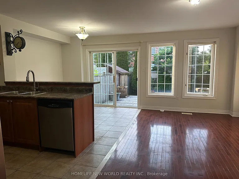 38 Gateway Ct — Photo 2