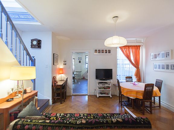 5th image of 245 E 26th St