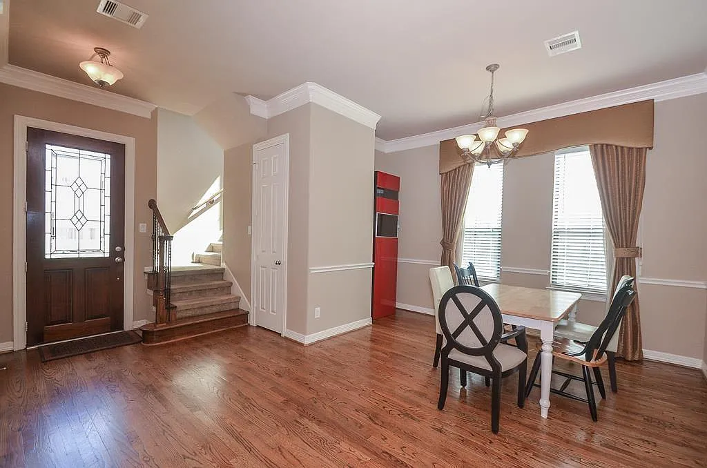 4 bed, 3.5 bath, 2761 sqft, $2,850 — Photo 4