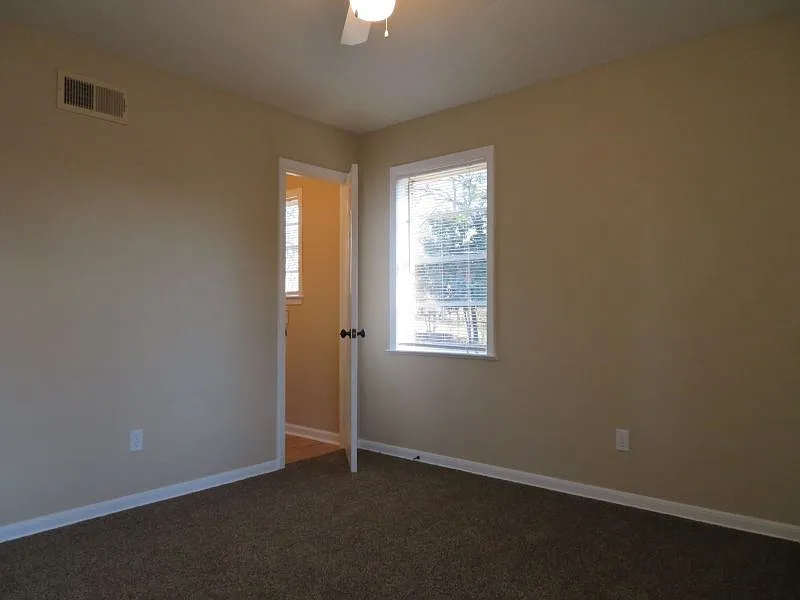 Building Photo - 2521 Saint Elmo Ave