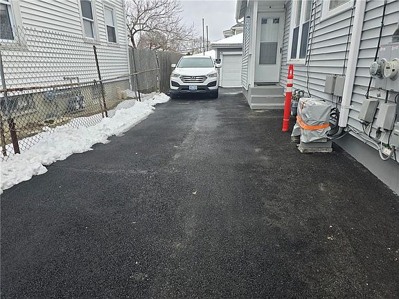 3rd image of 28 Privet St
