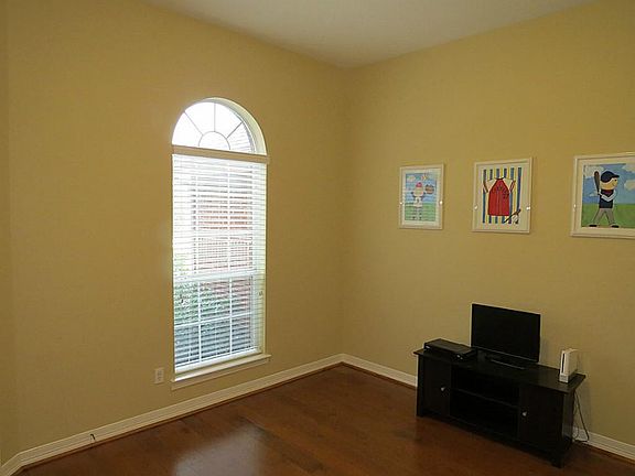 3rd image of 10311 Pavonia Dr