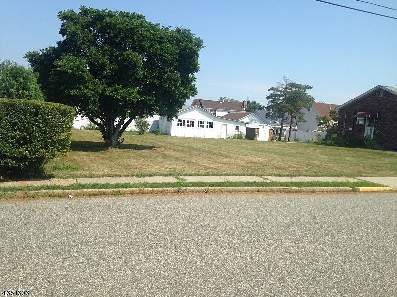 1st image of 15 1st St