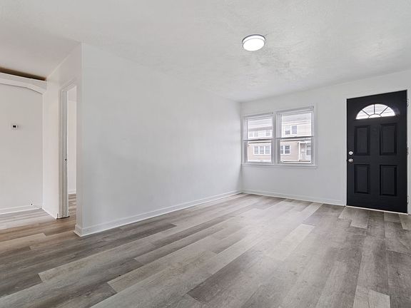 4th image of 33 Midland Heights Cir