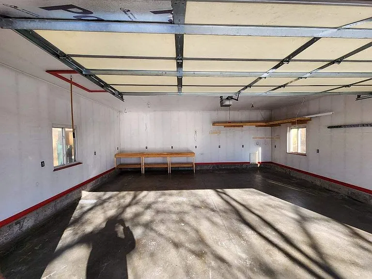 6521 Moreland Ave — Photo 3