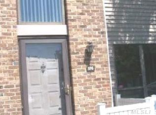 176 North Ln, Smithtown, NY 11787