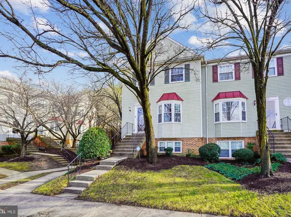 4213 Stockbridge Dr, Dumfries, VA 22025