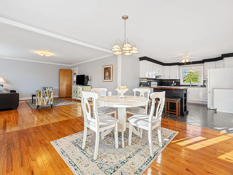 224 Race St — Photo 8