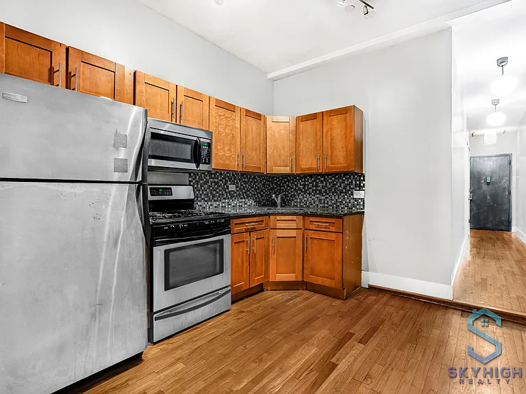 124 Manhattan Ave #1R — Photo 11