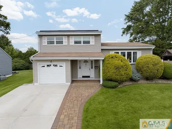 11 Twain Ave, Old Bridge, NJ 08857