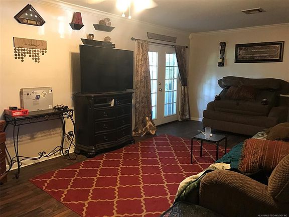 2nd image of 929 N Linda Ave