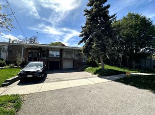 100 Fenelon Dr #C13, Toronto, ON M3A 3K6