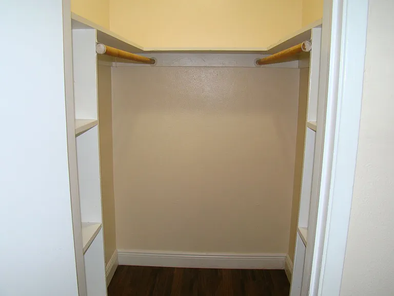 Bellagio Apartments — Photo 37