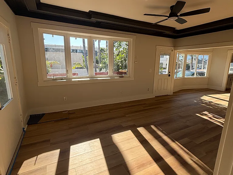 1707 E 7th St — Photo 4