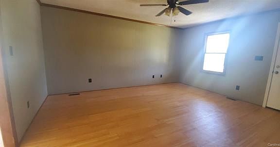 3rd image of 903 W Virginia Ave