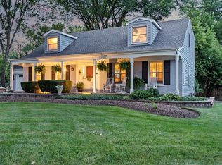 1713 E Thomas Rd, Wheaton, IL 60187