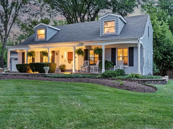 1713 E Thomas Rd, Wheaton, IL 60187
