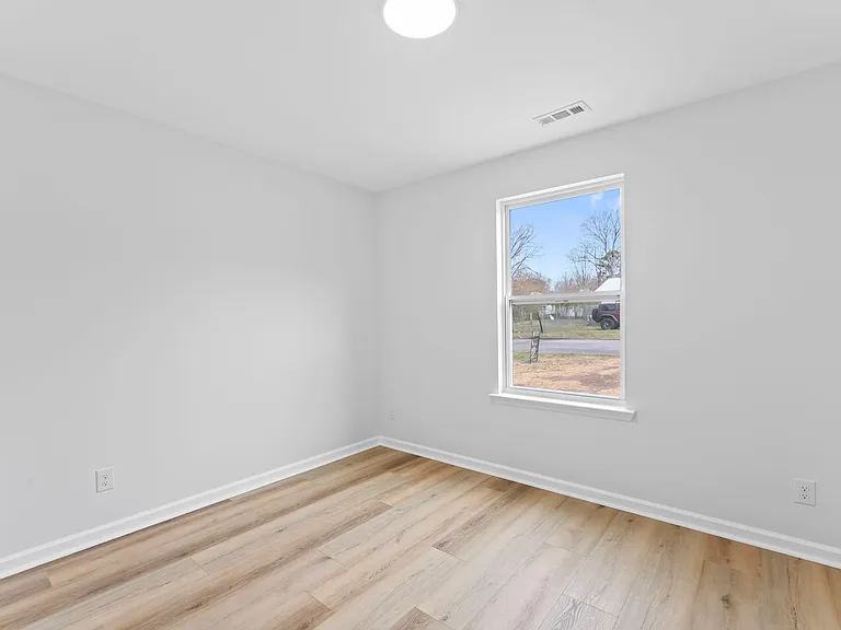 329 Simpson St — Photo 20